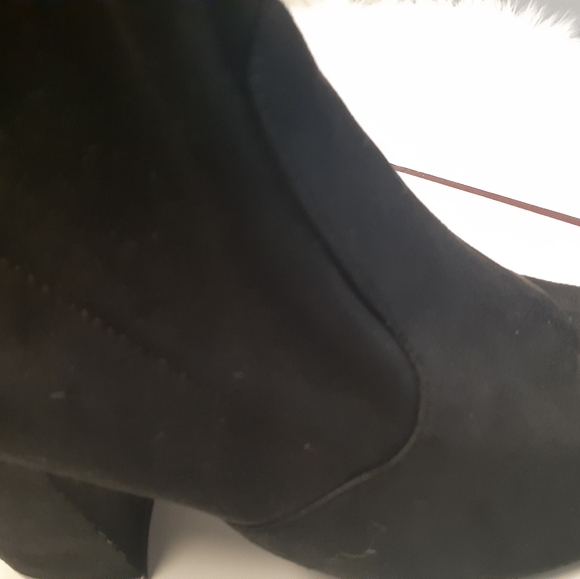 Steve Madden black micro suede ankle boots size 9 - Picture 3 of 8